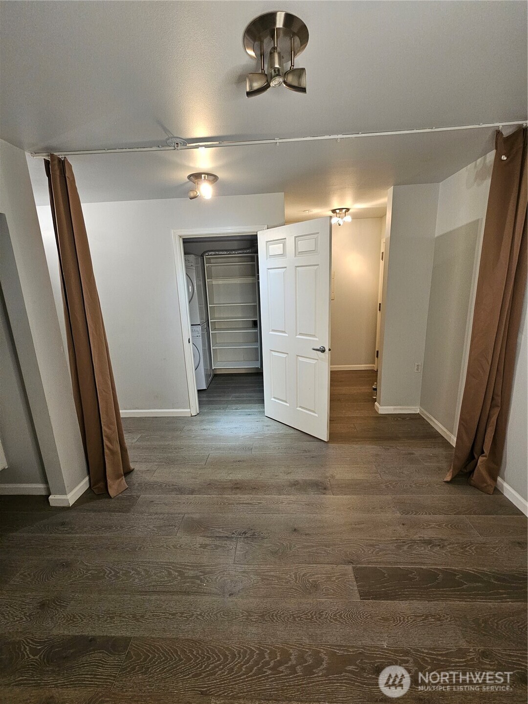 2530 15th Avenue W #303, Seattle, WA 98119-2050
