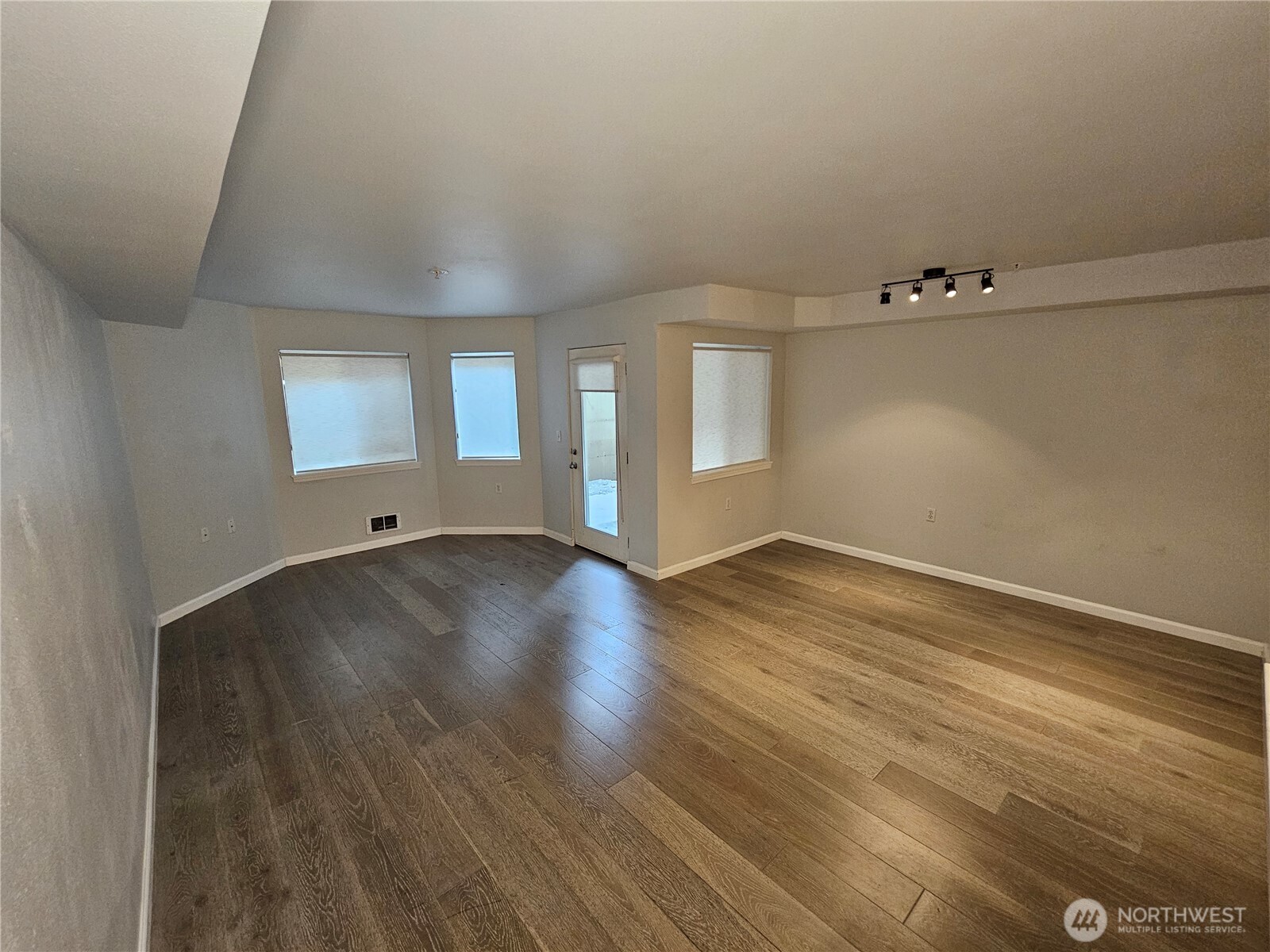 2530 15th Avenue W #303, Seattle, WA 98119-2050