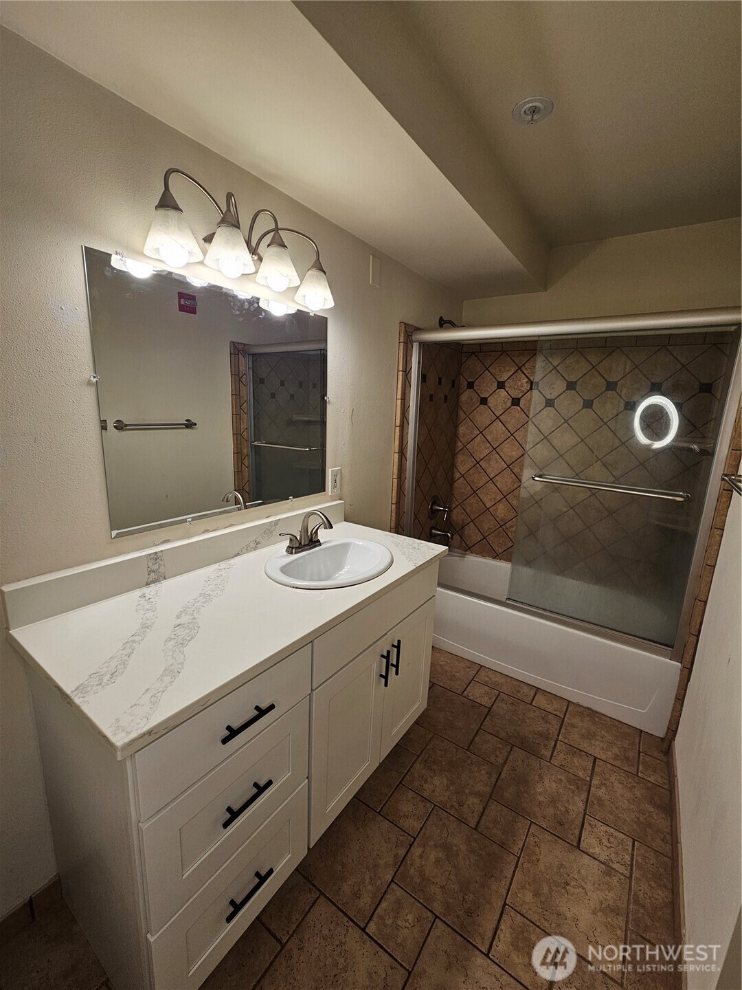 2530 15th Avenue W #303, Seattle, WA 98119-2050