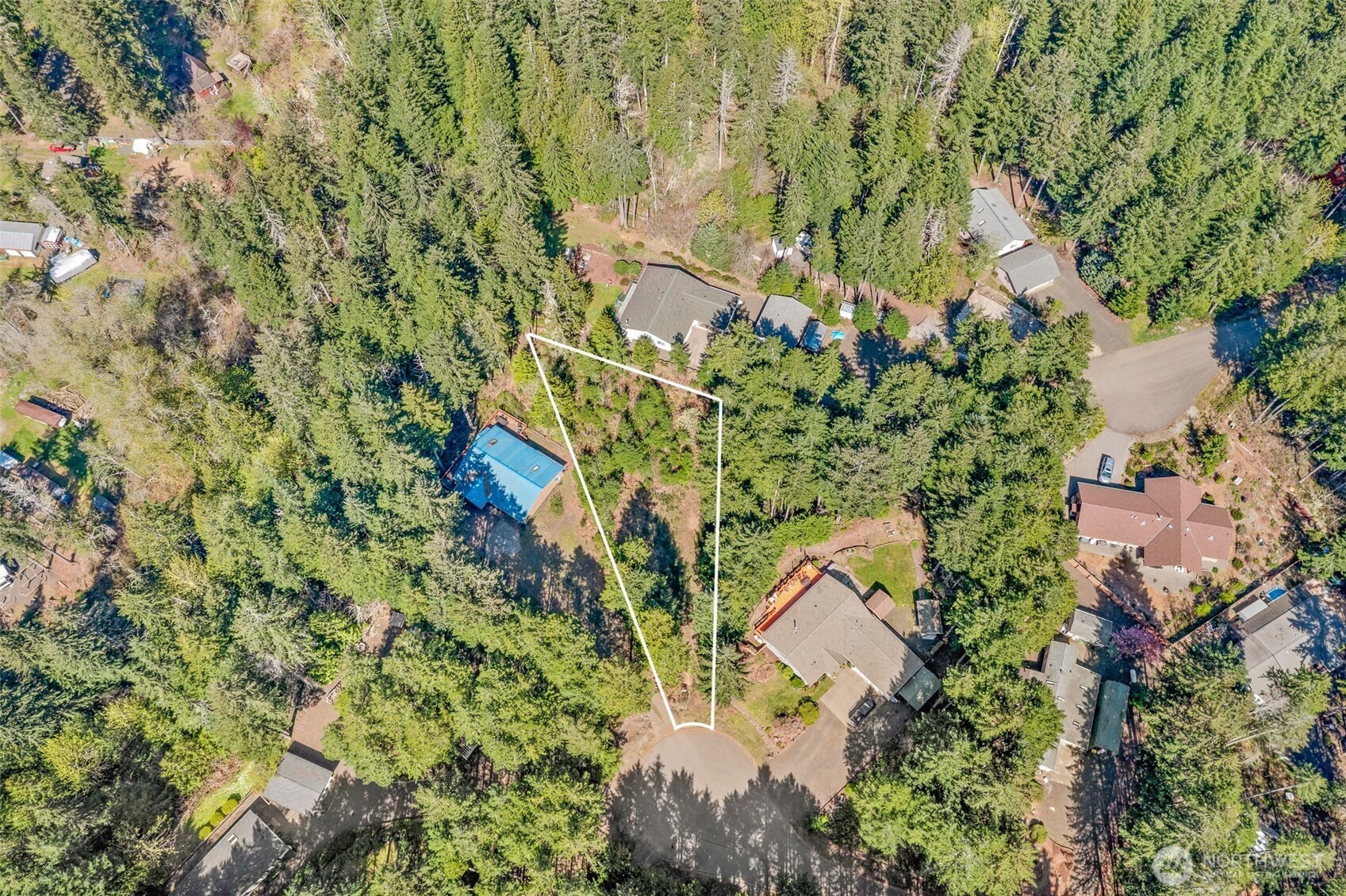 60 N Beaver Place N, Hoodsport, WA 98548