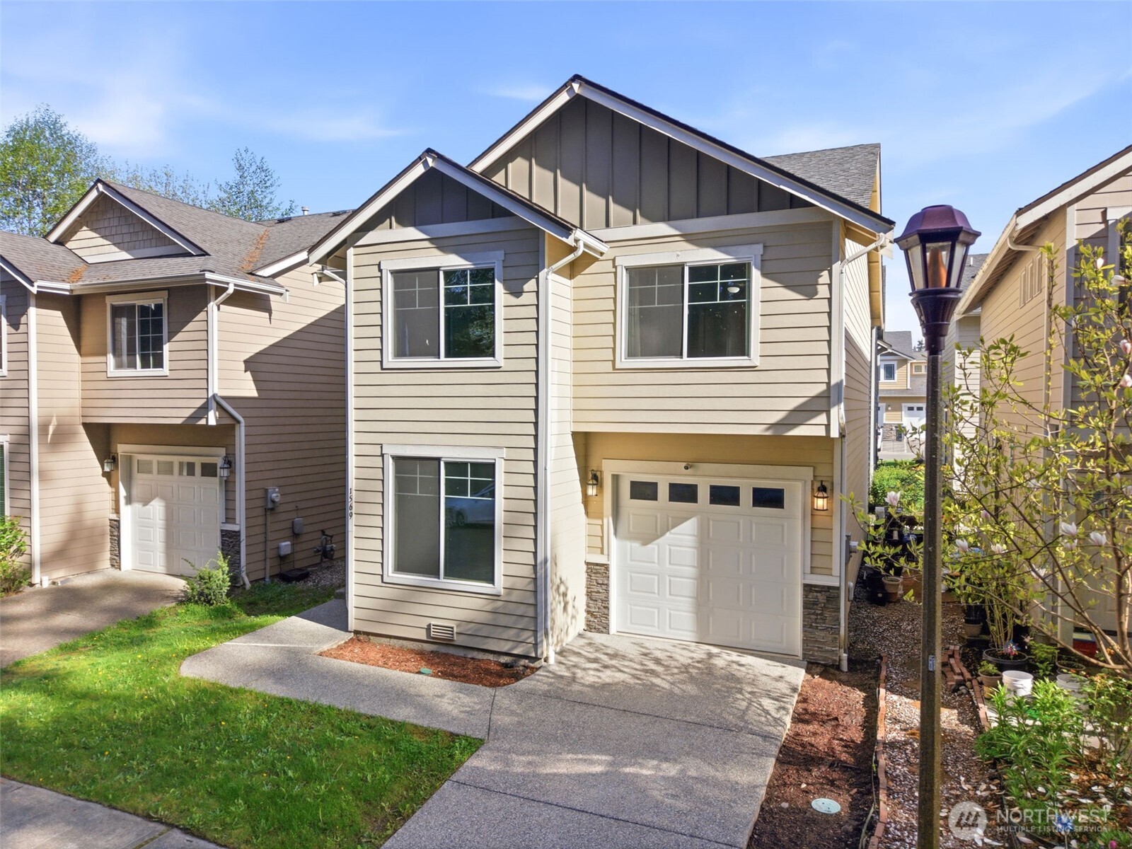 1569 NE Fontaine Way , Poulsbo, WA 98370