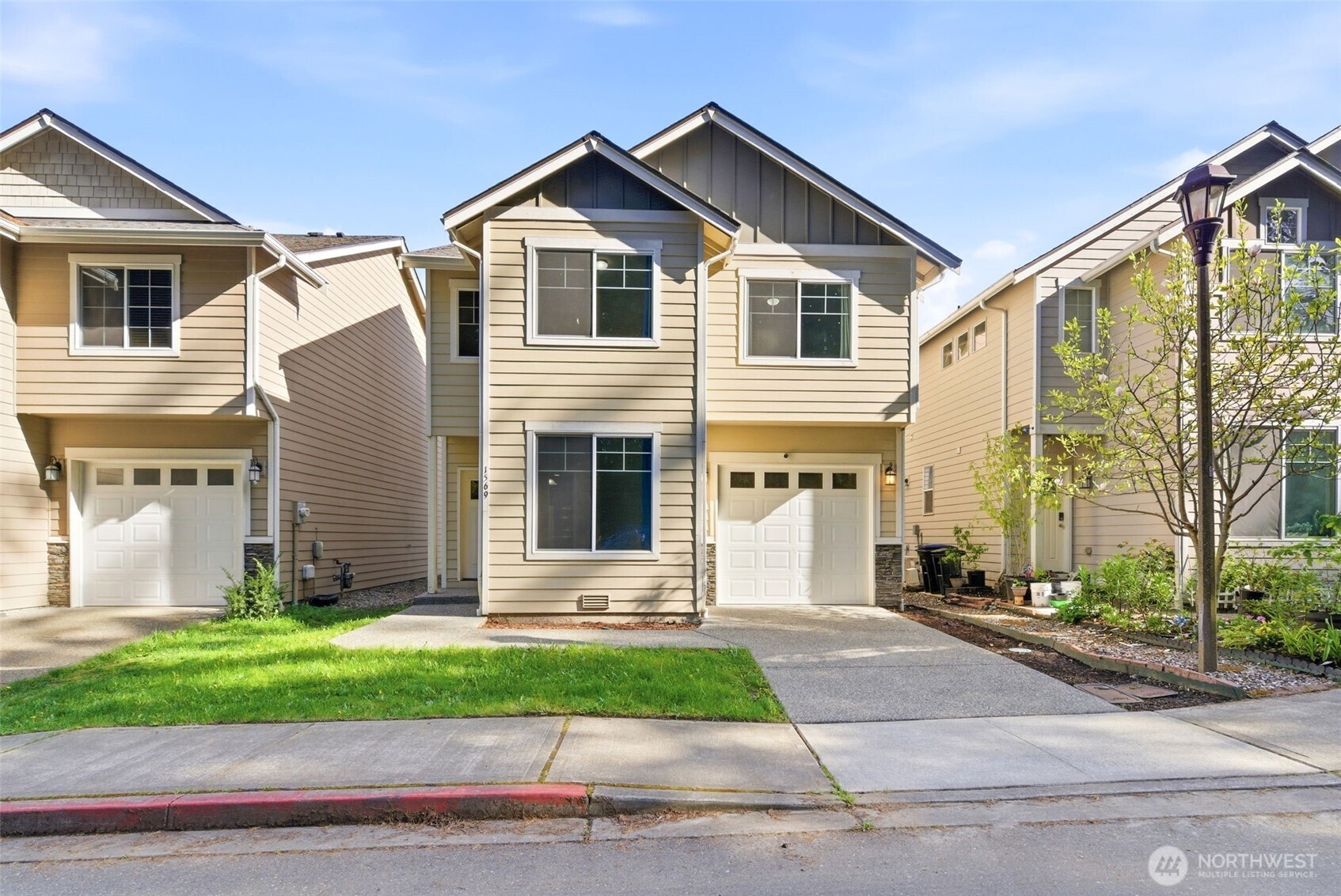 1569 NE Fontaine Way , Poulsbo, WA 98370
