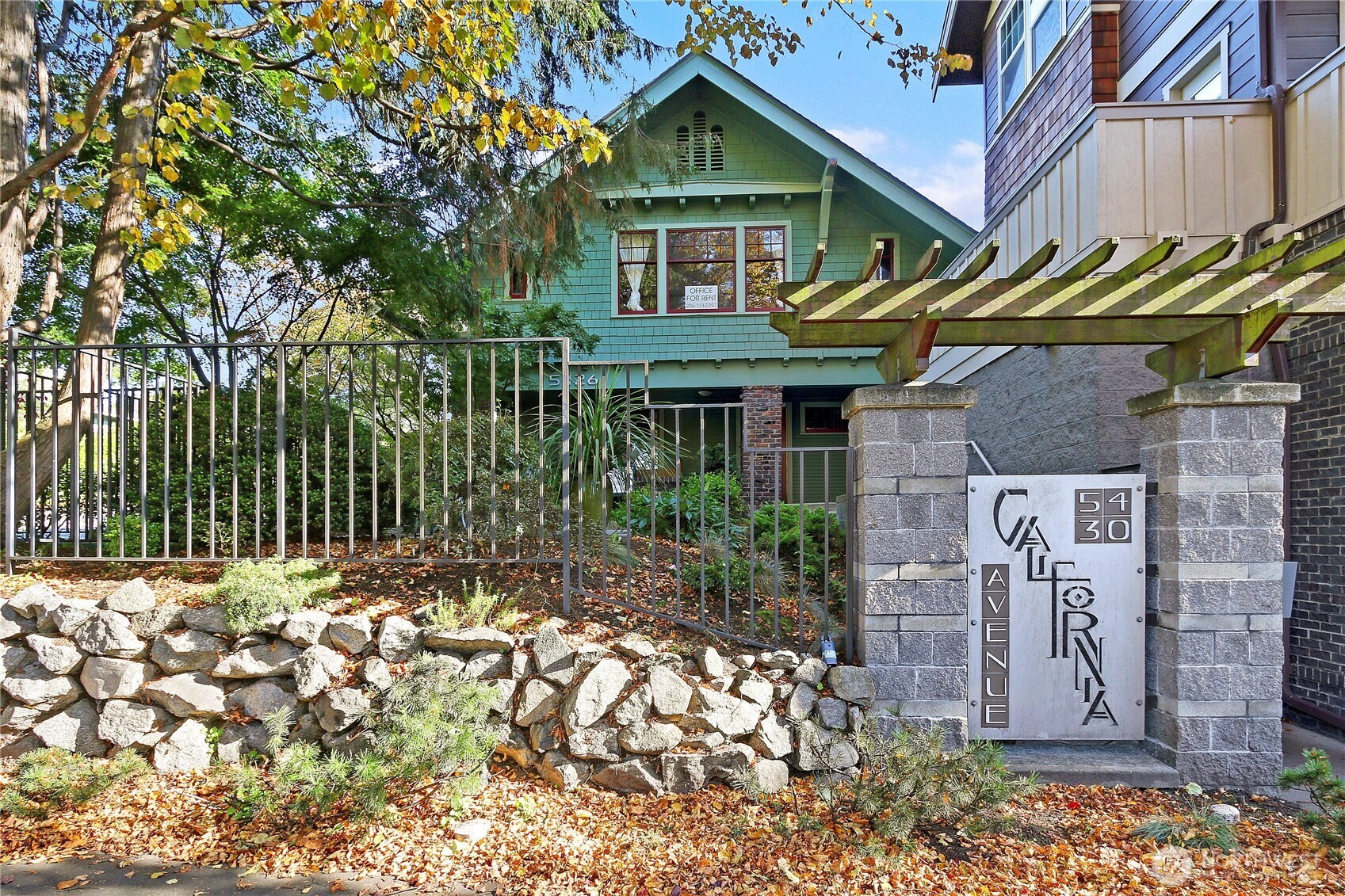 5430 California Avenue SW #2C, Seattle, WA 98136
