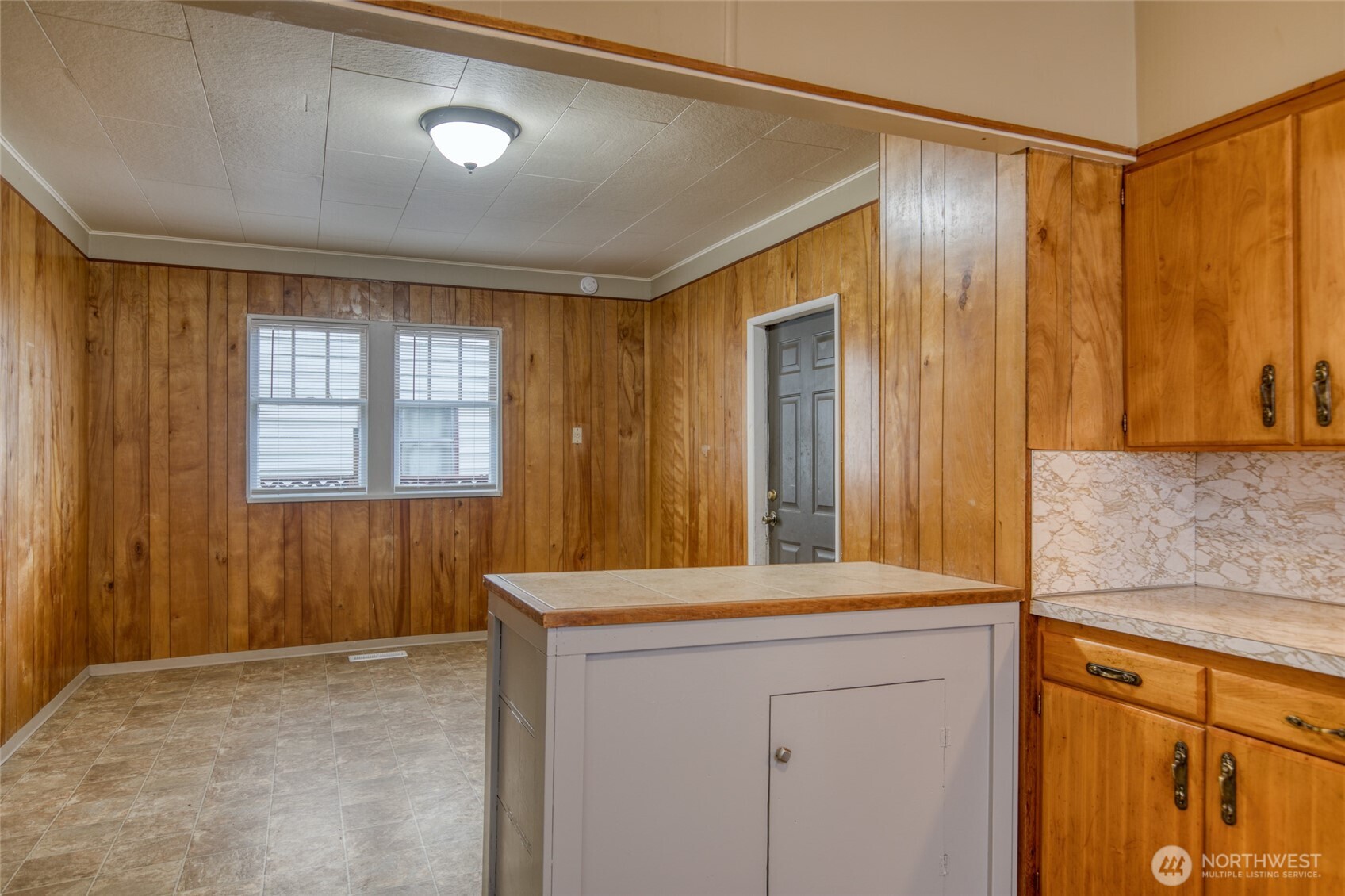 914 Wheeler Avenue , Hoquiam, WA 98550