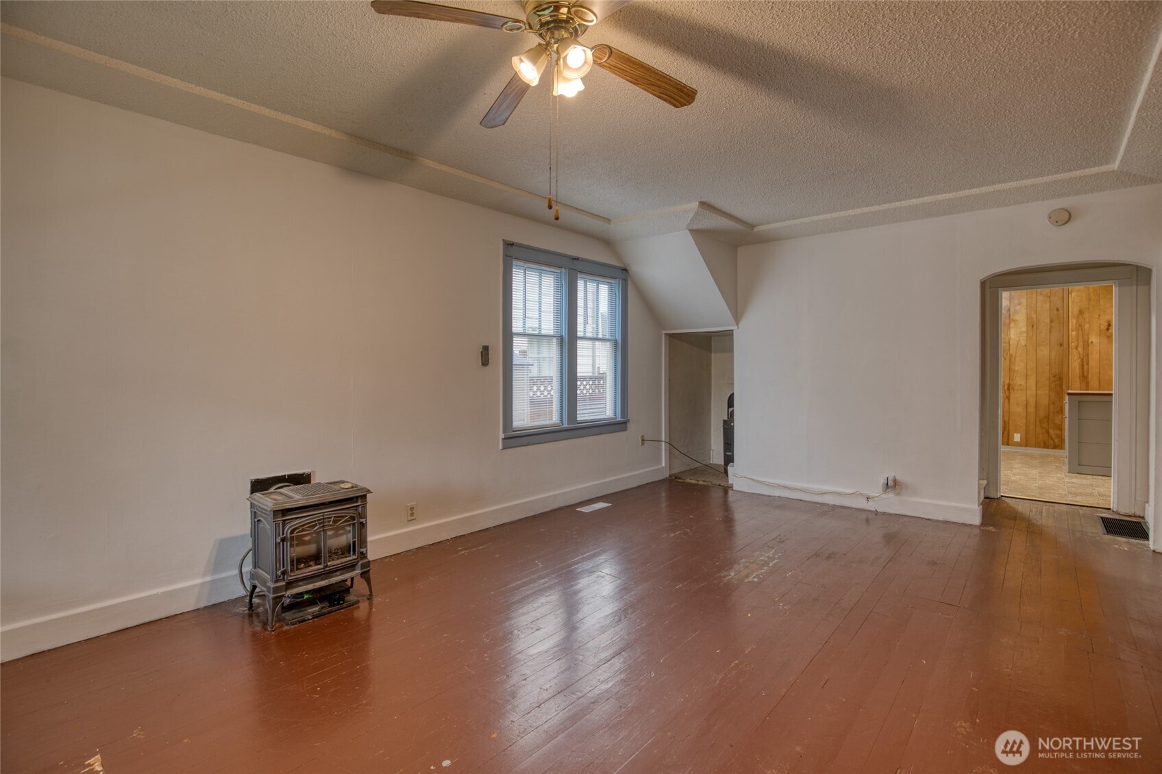 914 Wheeler Avenue , Hoquiam, WA 98550