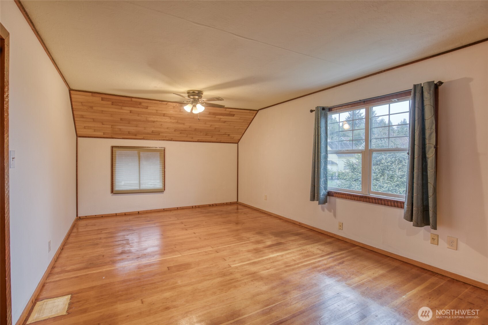 914 Wheeler Avenue , Hoquiam, WA 98550