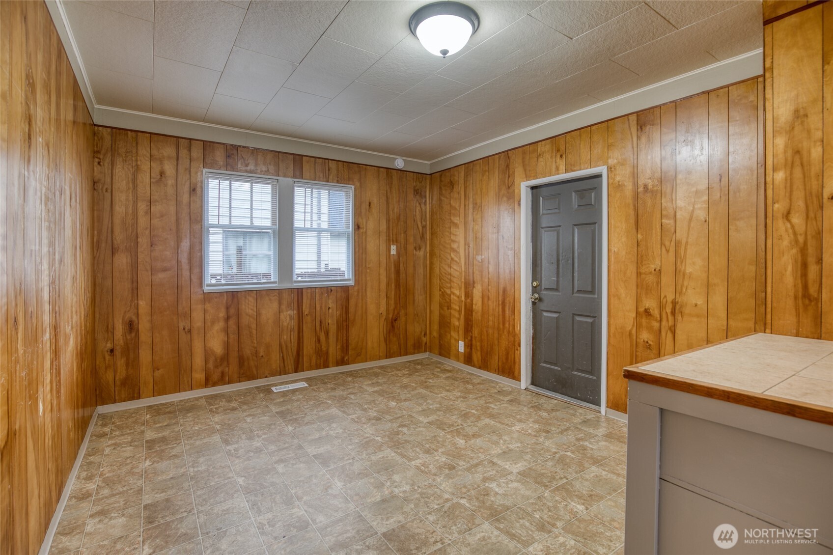 914 Wheeler Avenue , Hoquiam, WA 98550