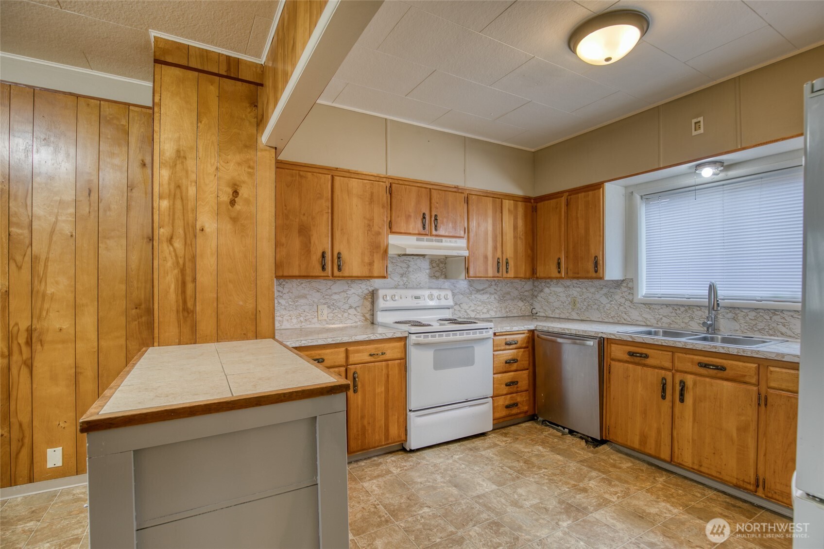 914 Wheeler Avenue , Hoquiam, WA 98550