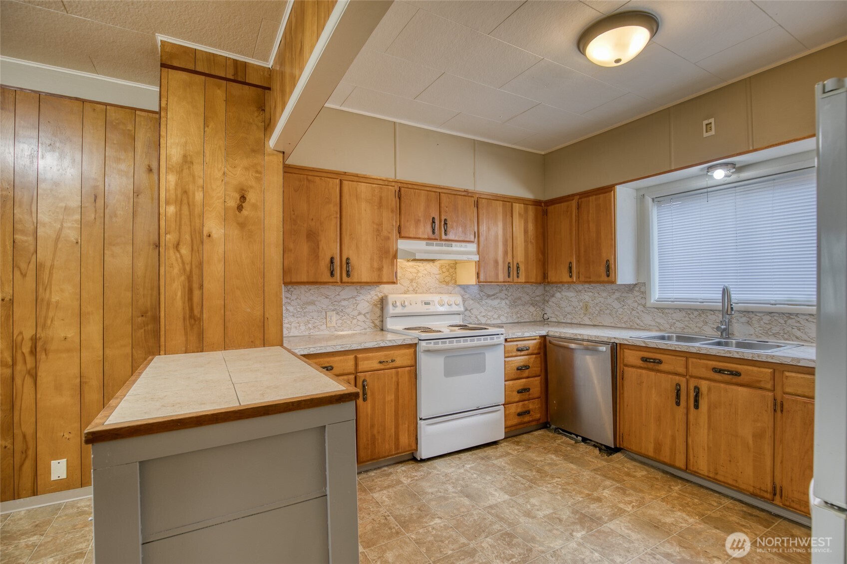 914 Wheeler Avenue , Hoquiam, WA 98550