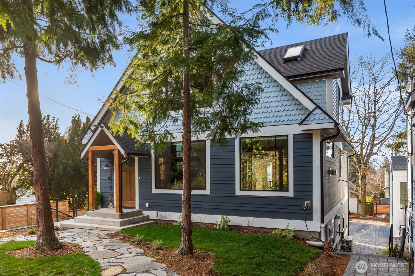 10715 2nd Avenue NW, Seattle, WA 98177-4807