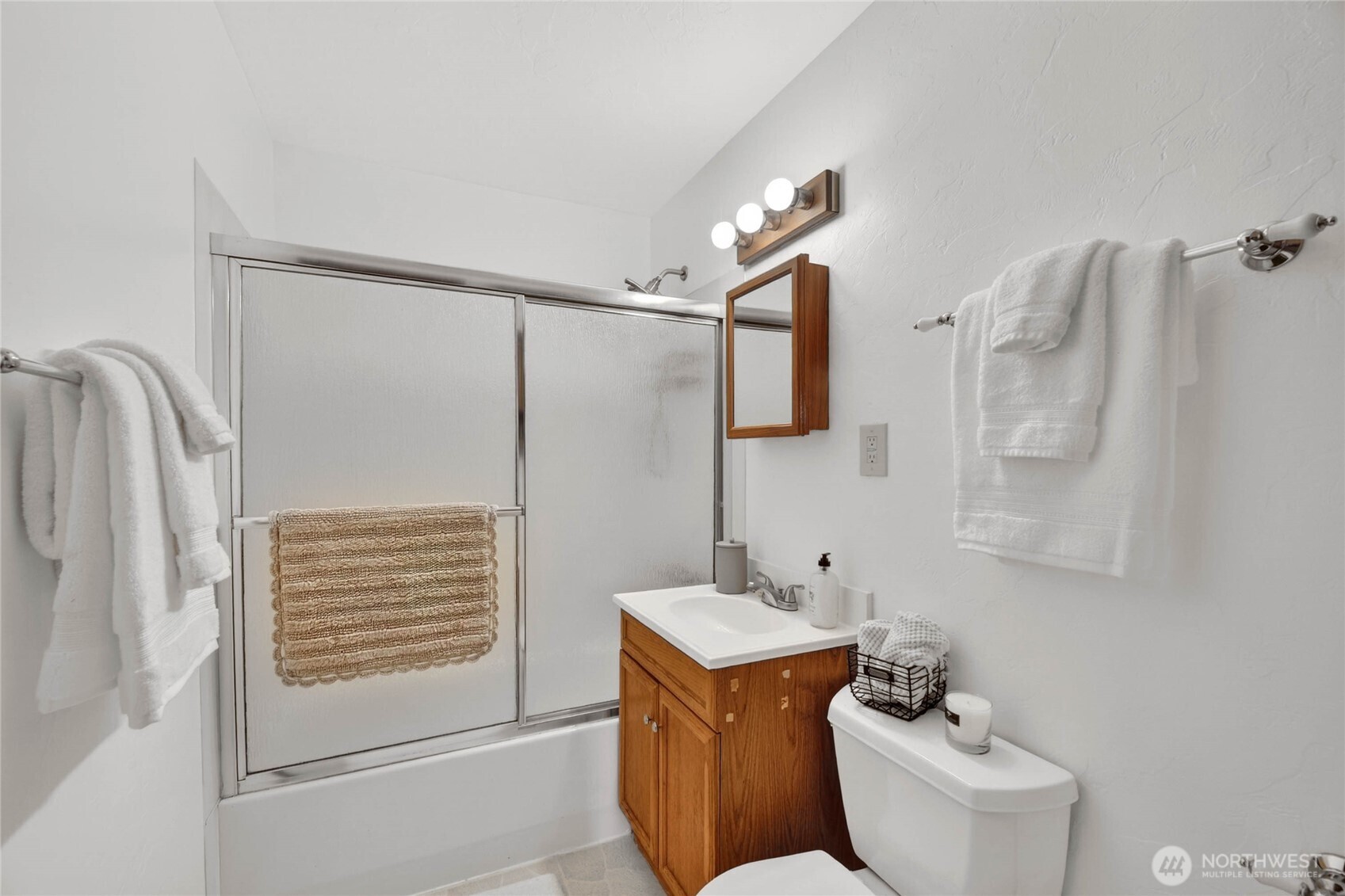 2827 SW Nevada Street , Seattle, WA 98126