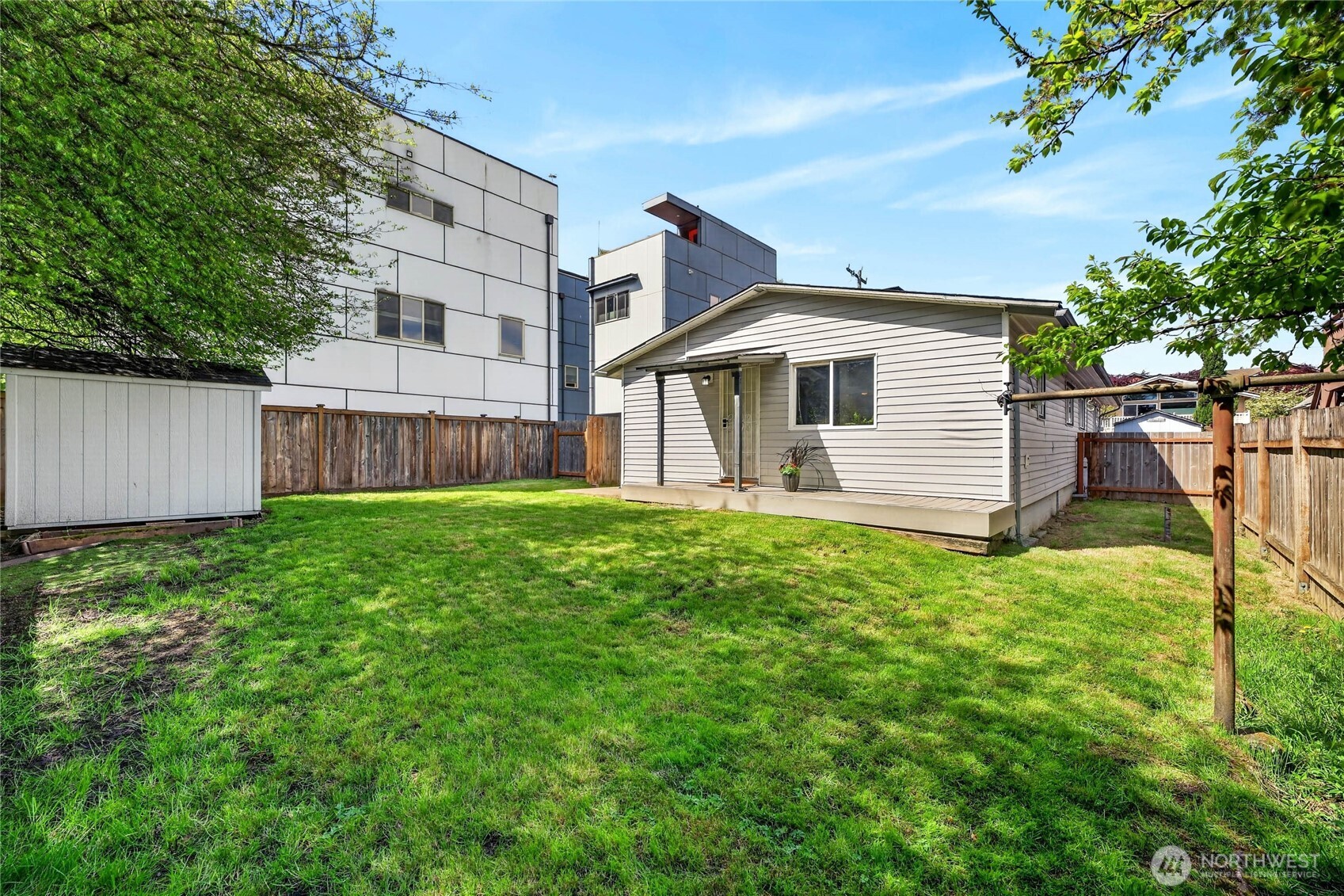 2827 SW Nevada Street , Seattle, WA 98126