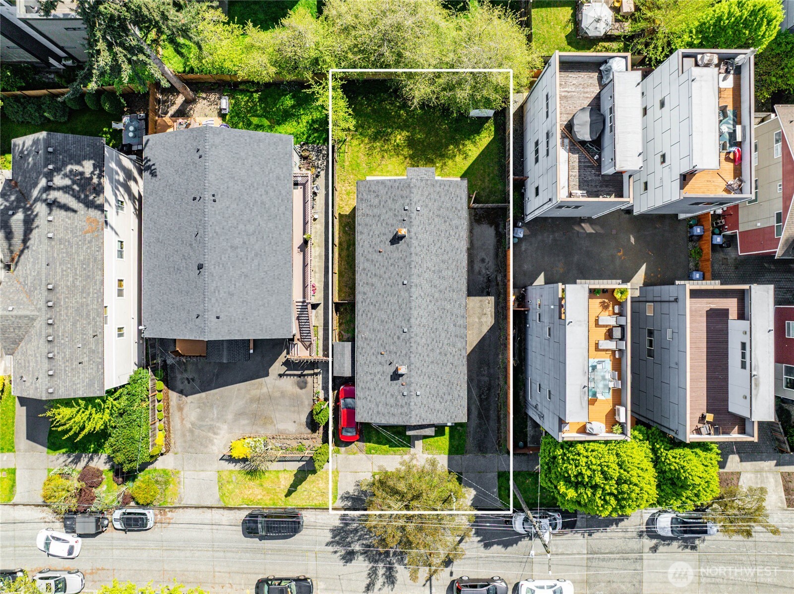 2827 SW Nevada Street , Seattle, WA 98126