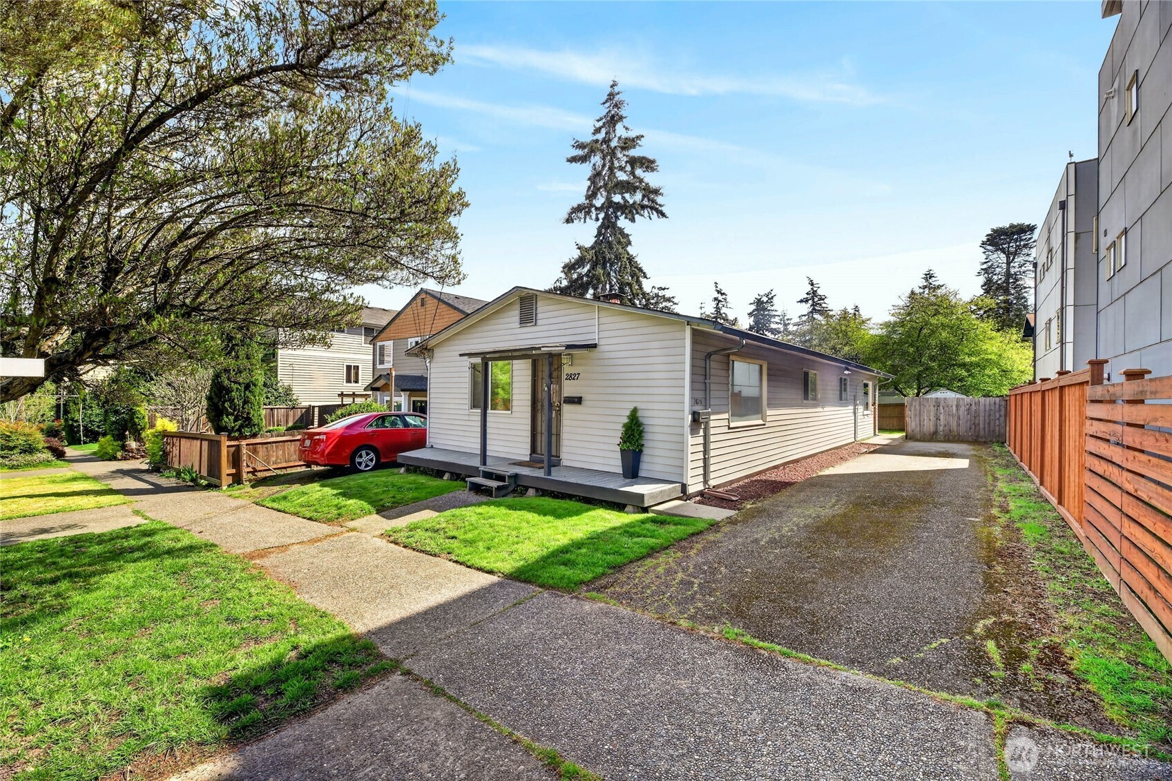 2827 SW Nevada Street , Seattle, WA 98126