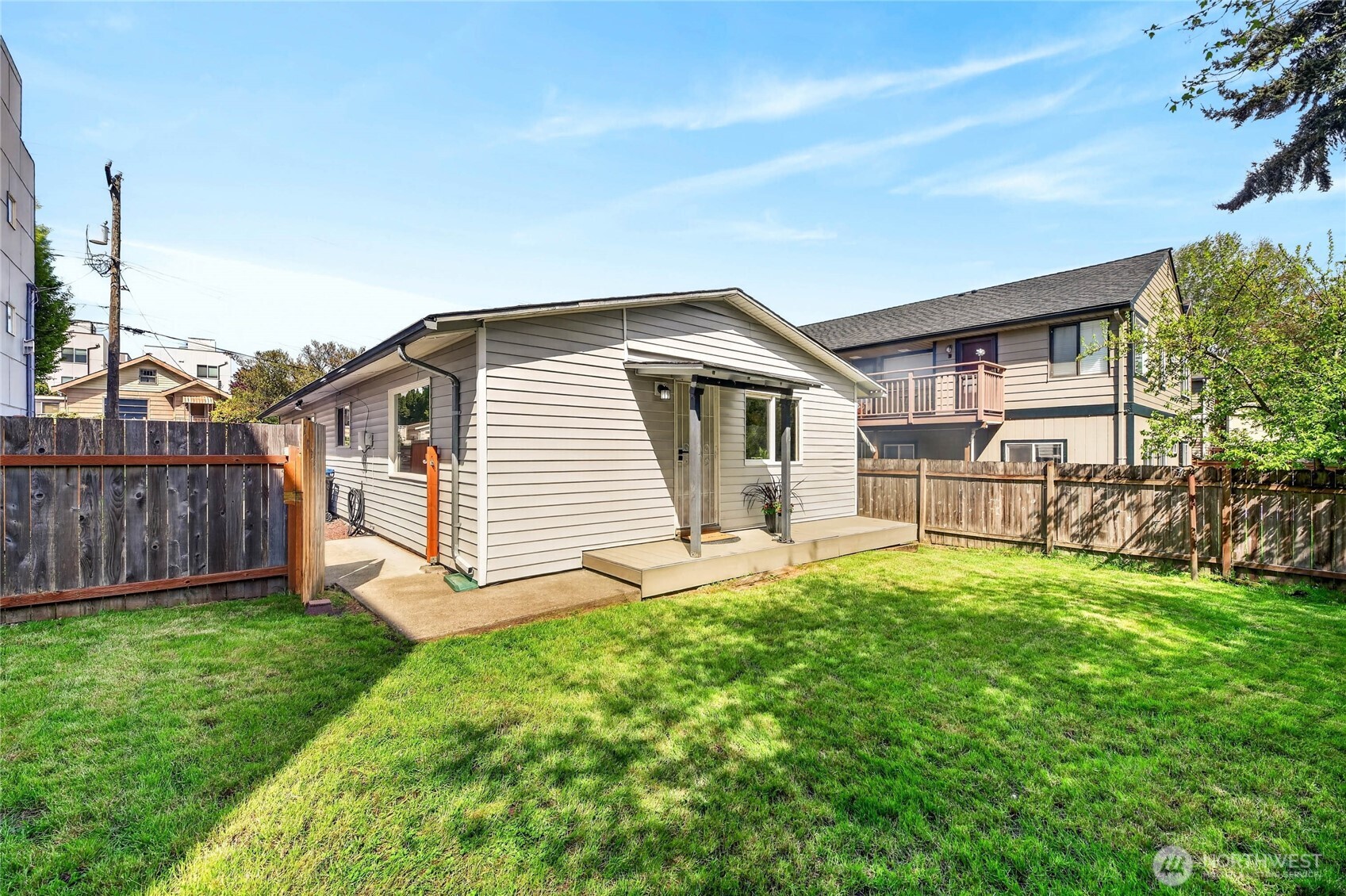 2827 SW Nevada Street , Seattle, WA 98126