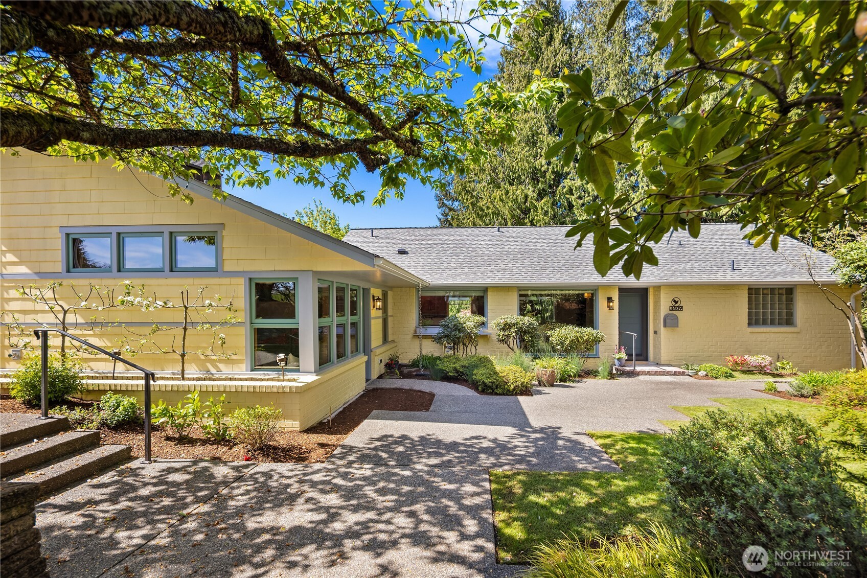 3409 Magnolia Blvd W , Seattle, WA 98199