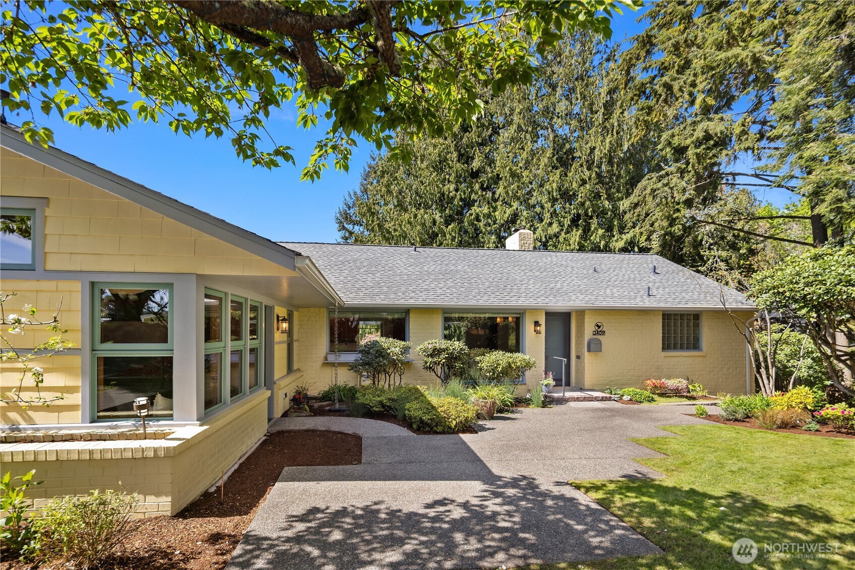 3409 Magnolia Blvd W , Seattle, WA 98199