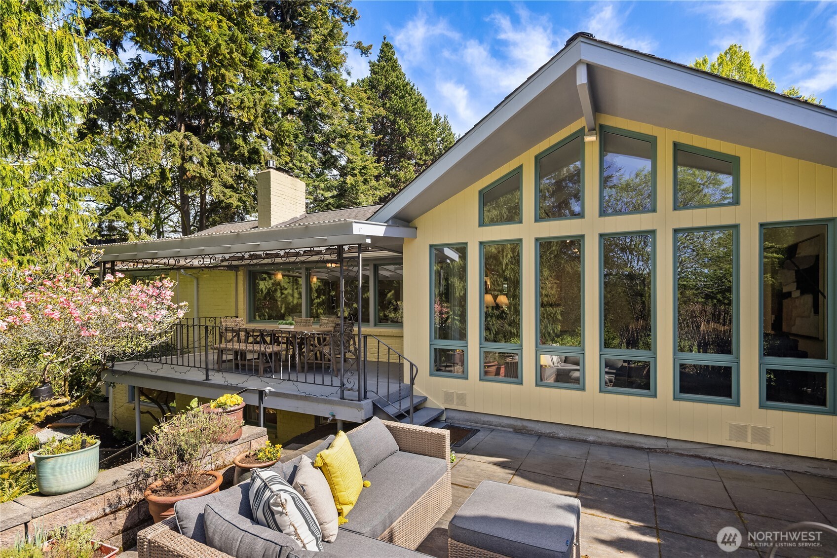 3409 Magnolia Blvd W , Seattle, WA 98199
