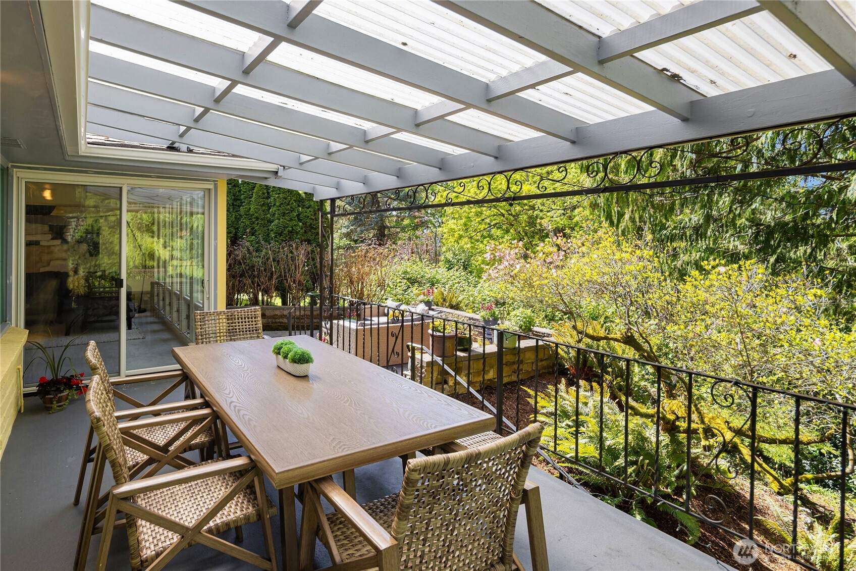 3409 Magnolia Blvd W , Seattle, WA 98199