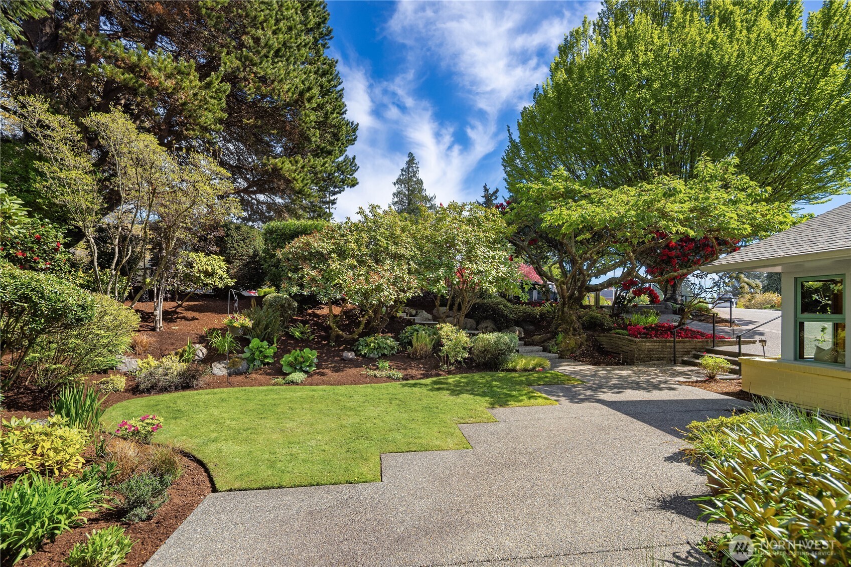 3409 Magnolia Blvd W , Seattle, WA 98199