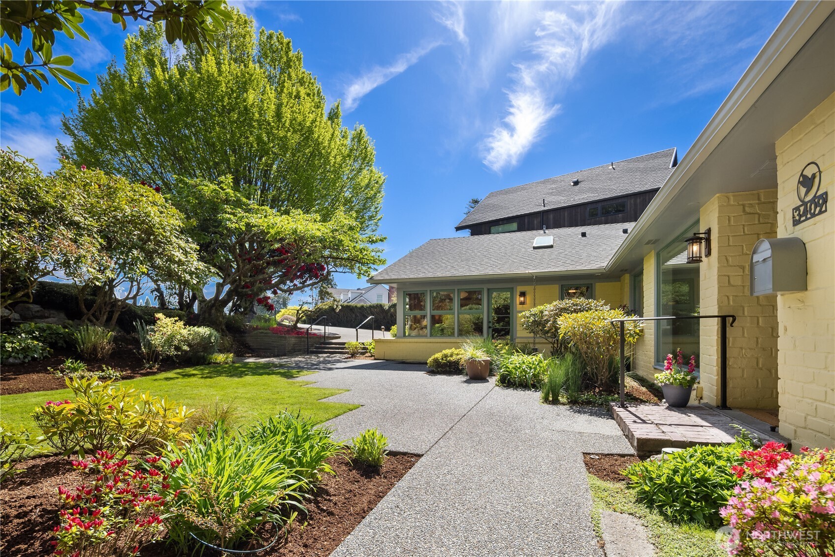 3409 Magnolia Blvd W , Seattle, WA 98199