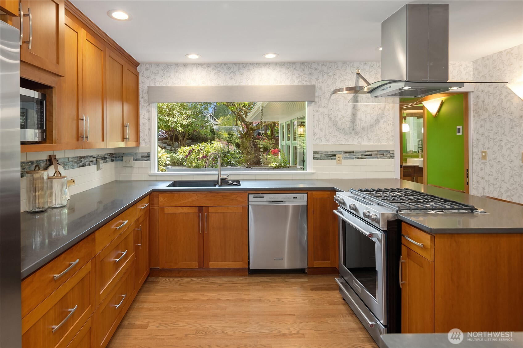 3409 Magnolia Blvd W , Seattle, WA 98199