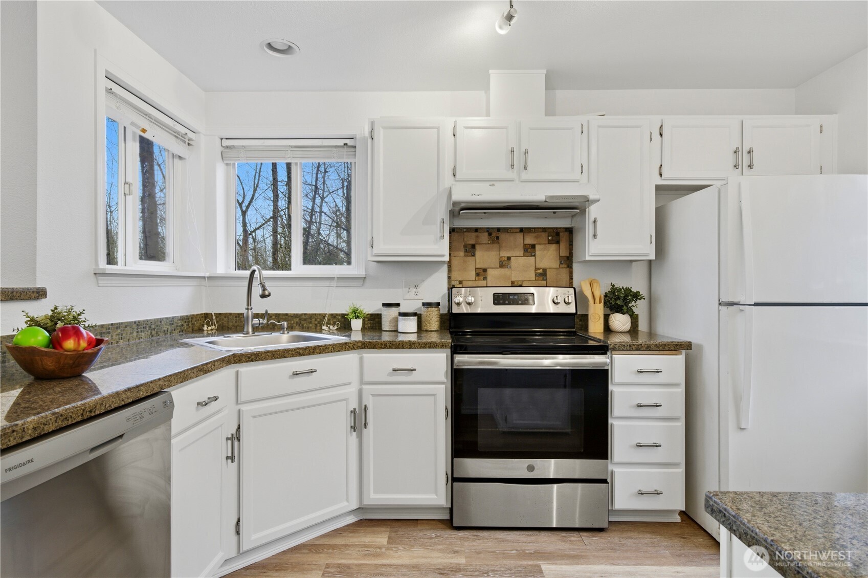 833 SW Sunset Boulevard #J-51, Renton, WA 98057