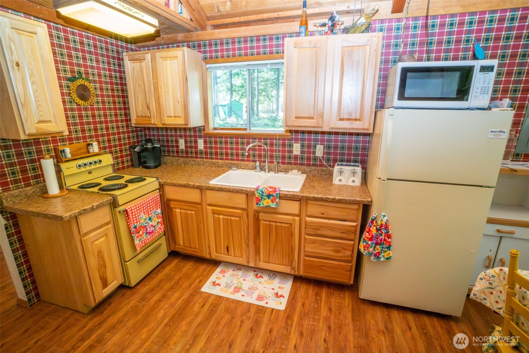 61 N Hamma Hamma Drive W, Hoodsport, WA 98548