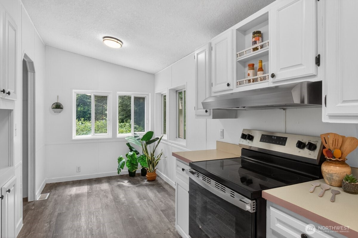 876 SW Taft Boulevard , Port Orchard, WA 98367