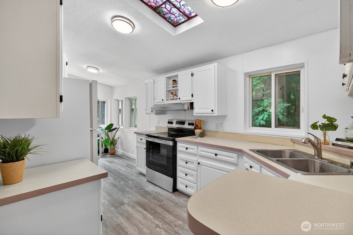 876 SW Taft Boulevard , Port Orchard, WA 98367