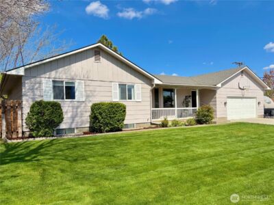 621 W Division Avenue , Ephrata, WA 98823 - Photo 1
