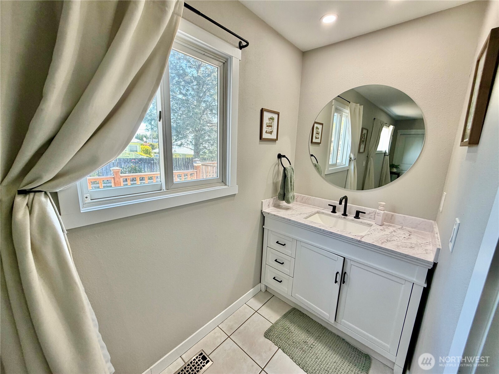 621 W Division Avenue , Ephrata, WA 98823