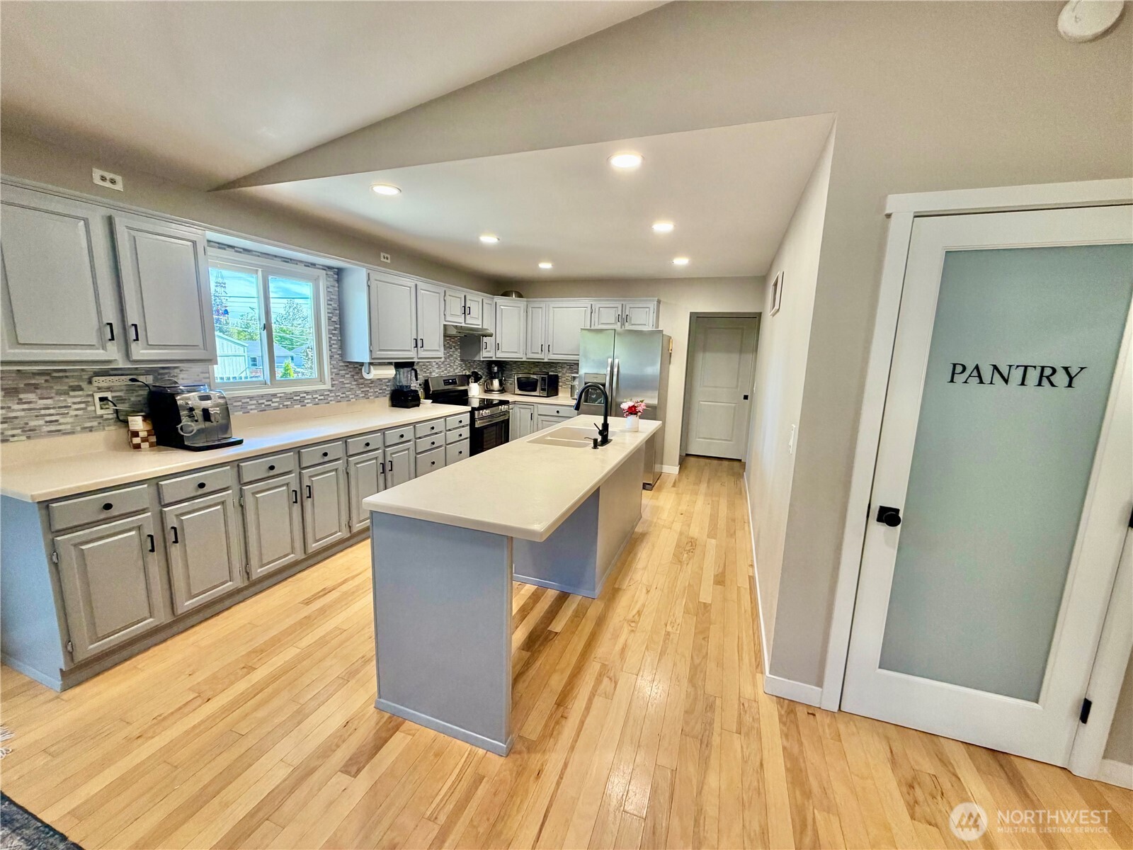 621 W Division Avenue , Ephrata, WA 98823