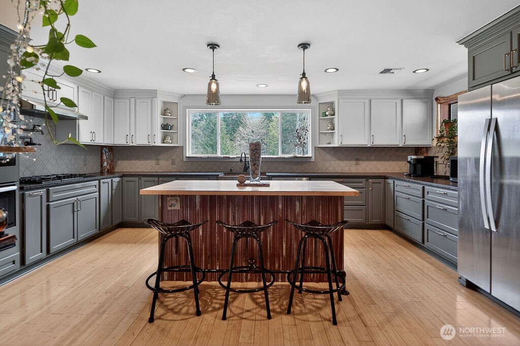 91 W Goforth Road , Sequim, WA 98382