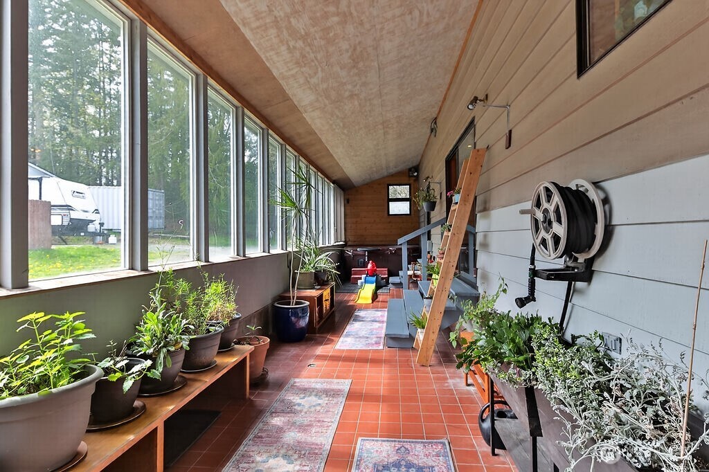 91 W Goforth Road , Sequim, WA 98382