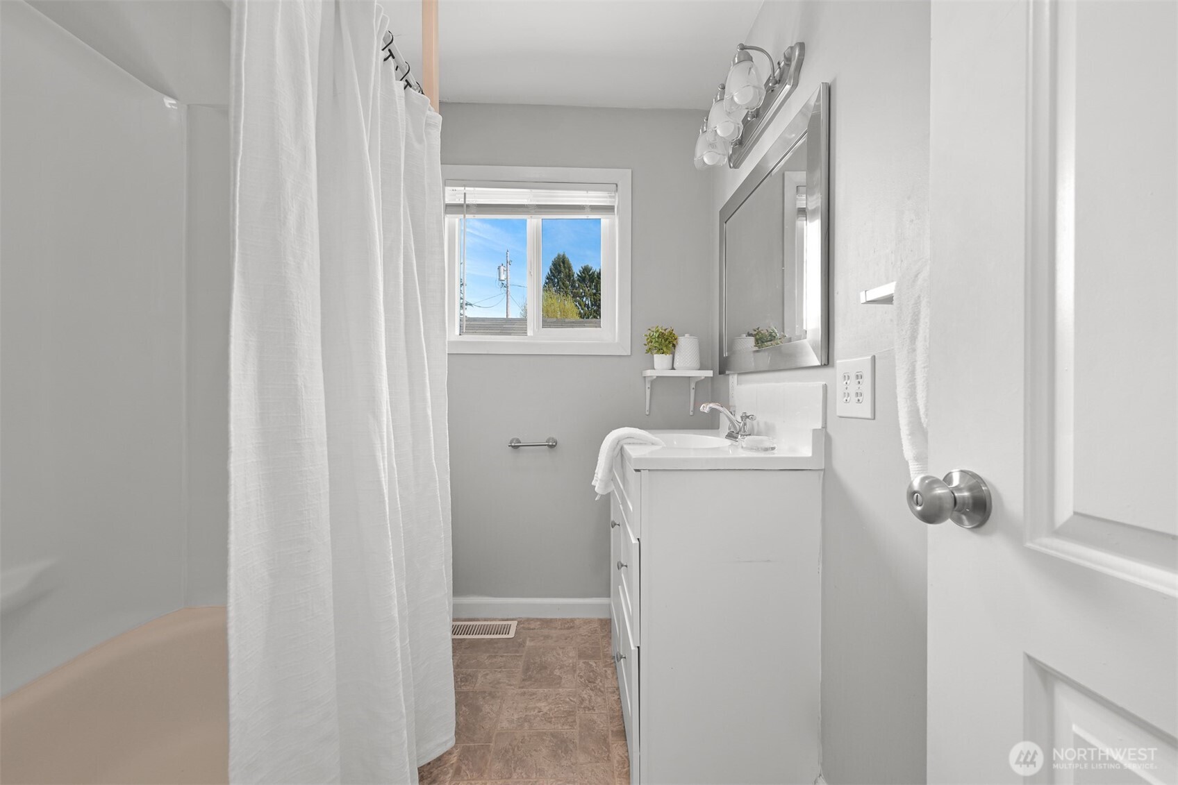 1056 Harrison Avenue , Blaine, WA 98230