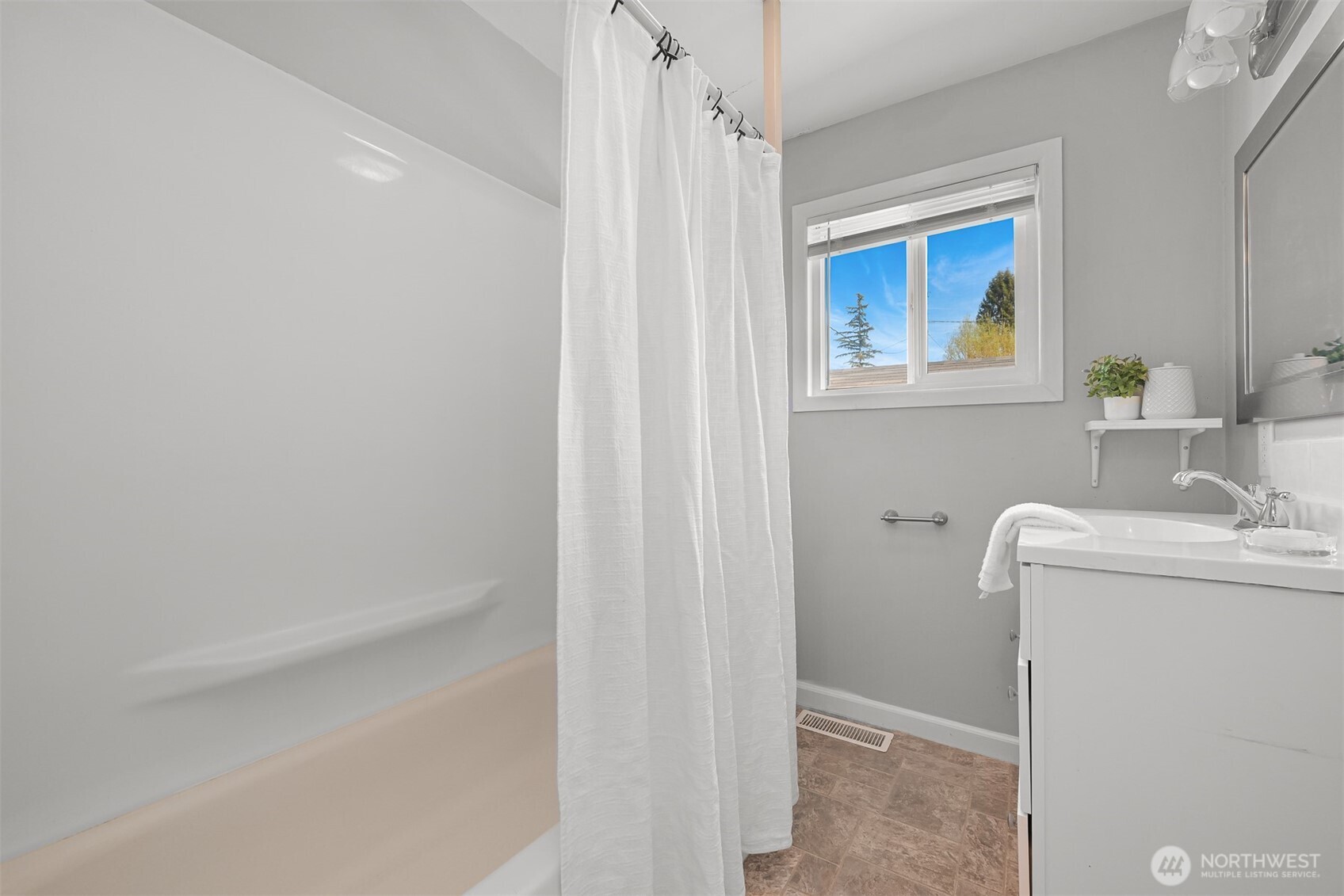 1056 Harrison Avenue , Blaine, WA 98230