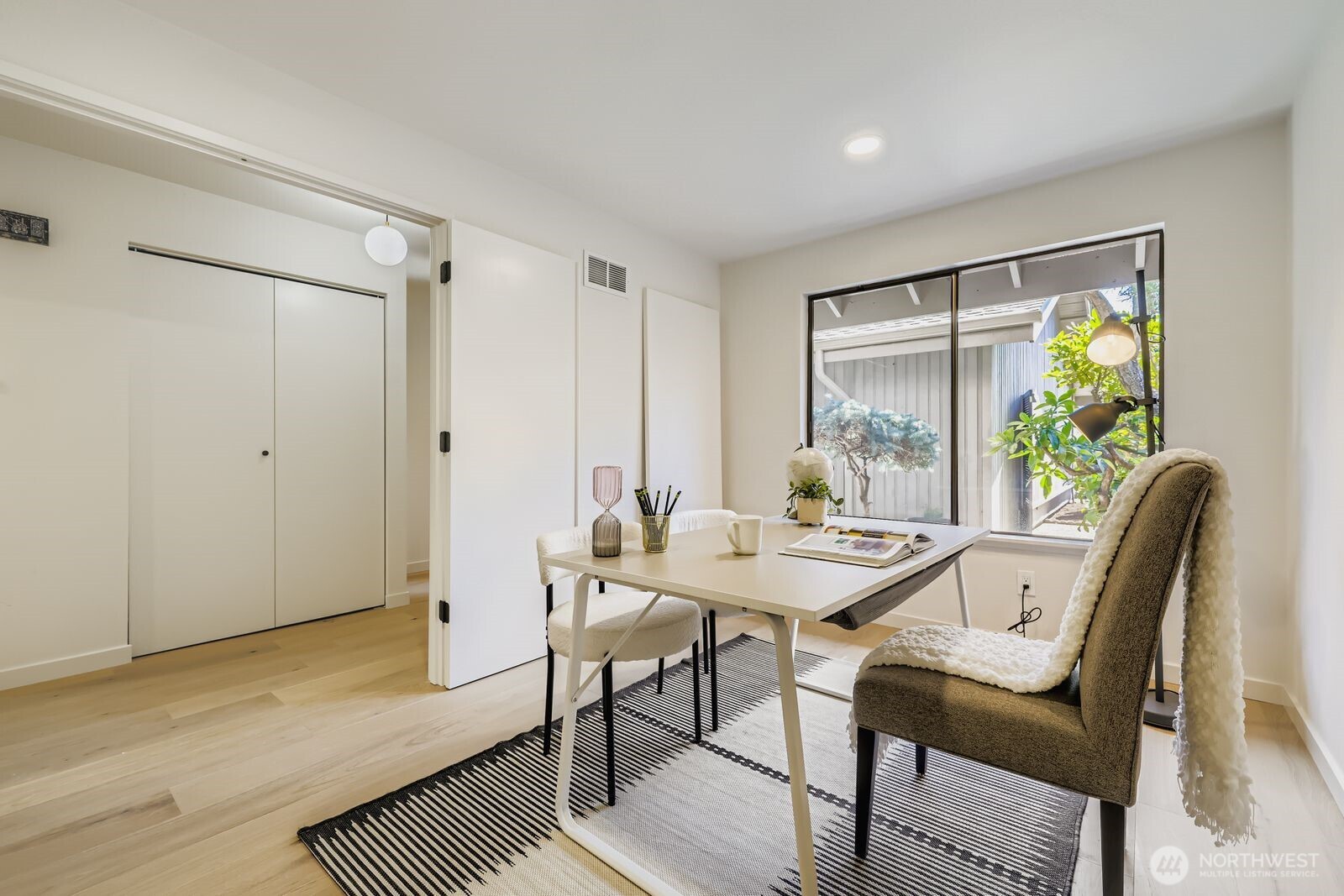 14208 NE 2nd Place , Bellevue, WA 98007