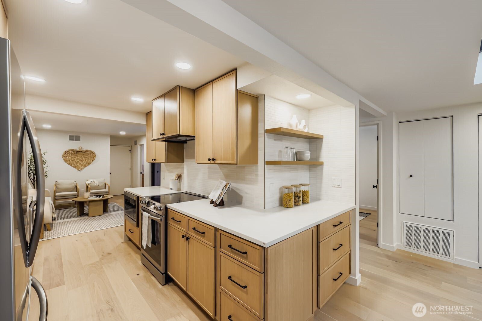 14208 NE 2nd Place , Bellevue, WA 98007