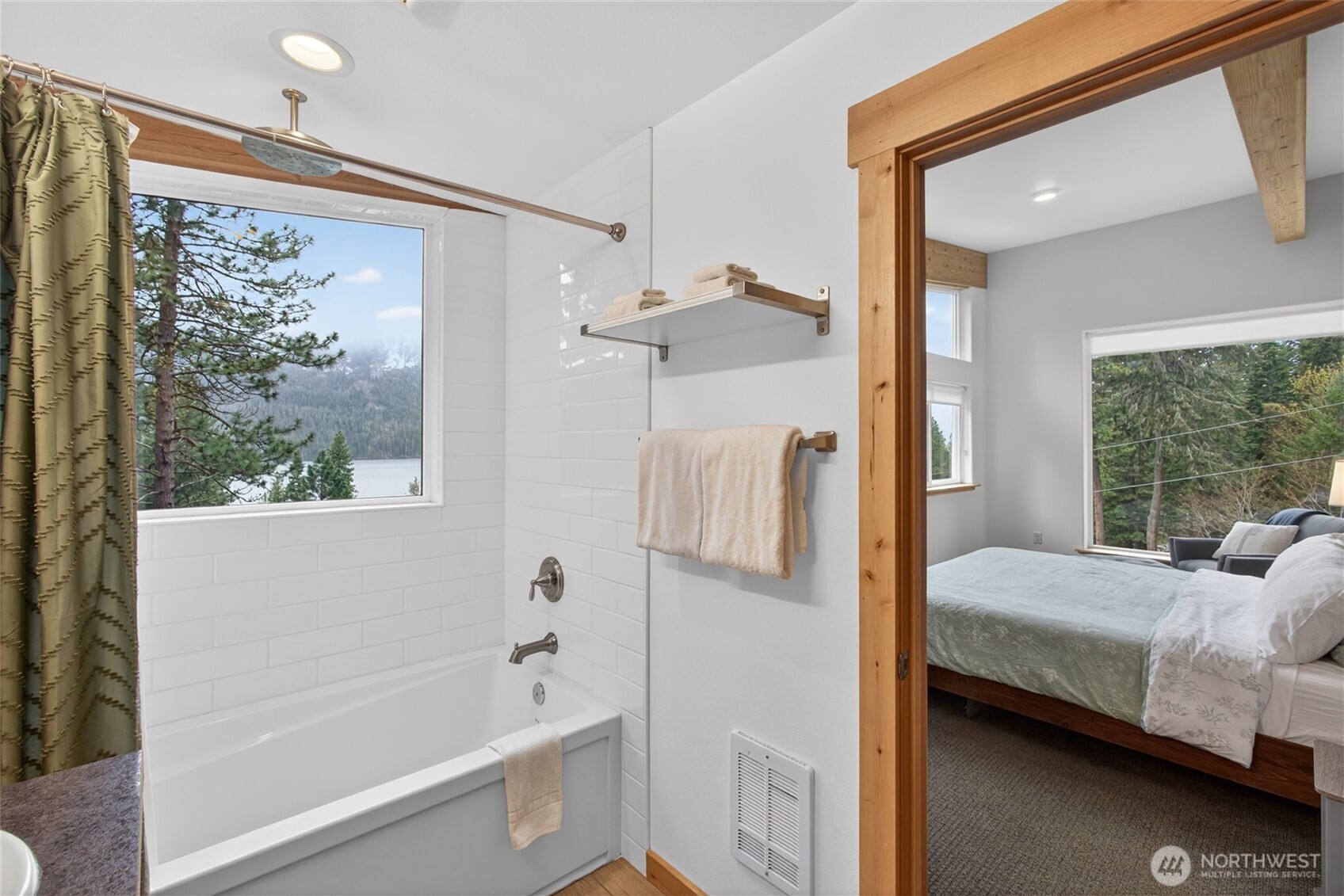 23119 Lake Wenatchee Hwy , Leavenworth, WA 98826