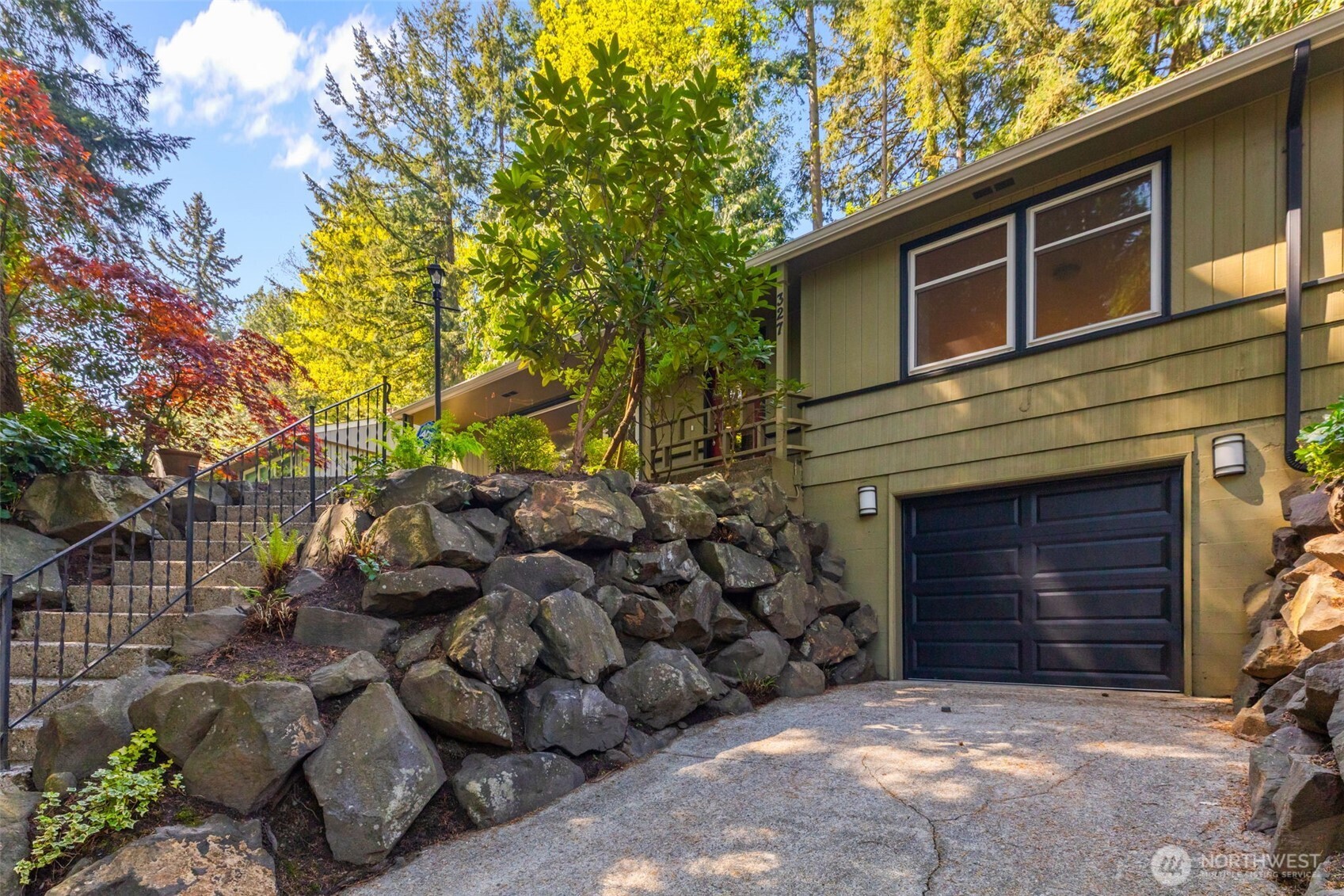 327 108 Avenue SE, Bellevue, WA 98004