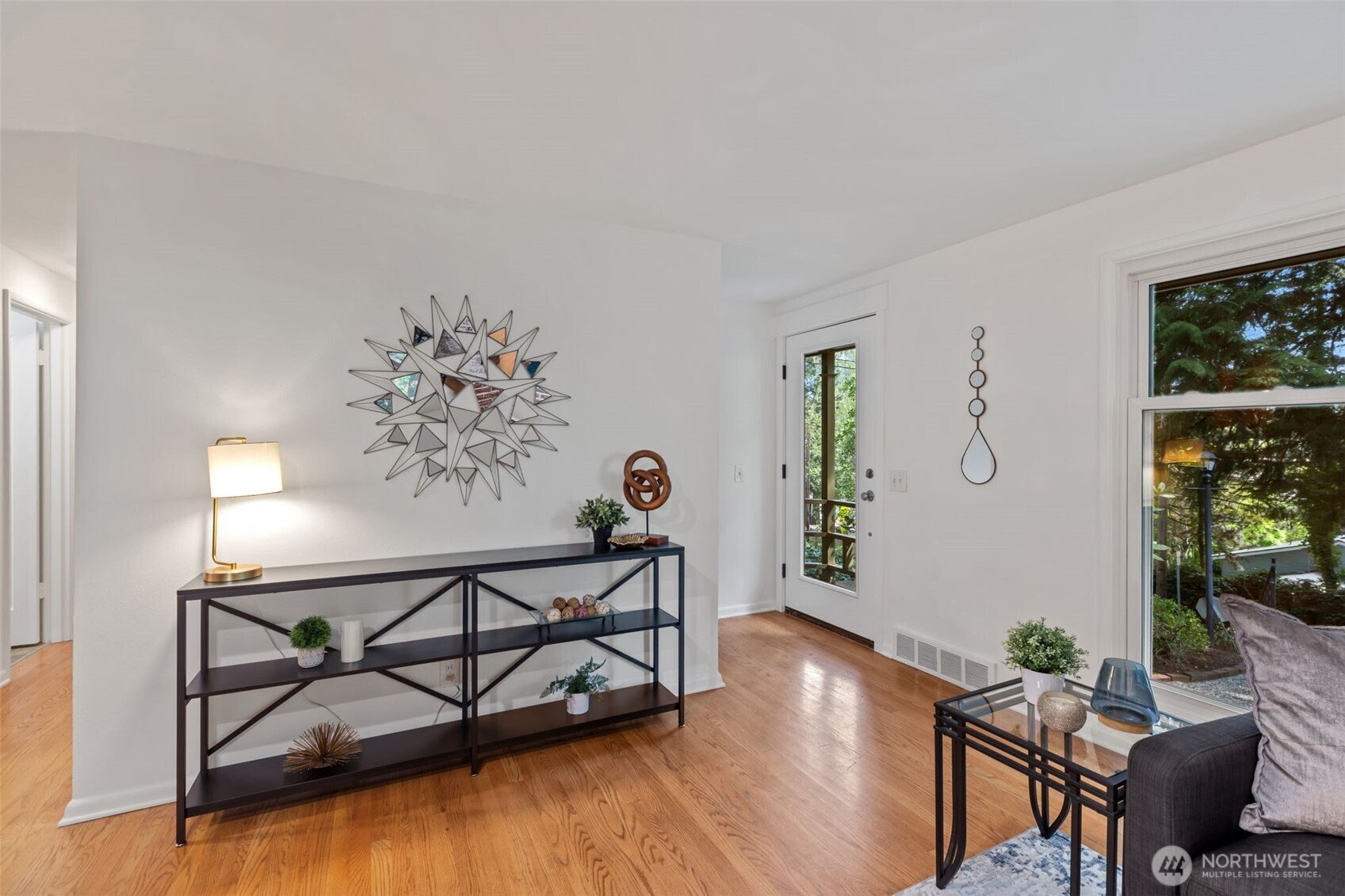 327 108 Avenue SE, Bellevue, WA 98004