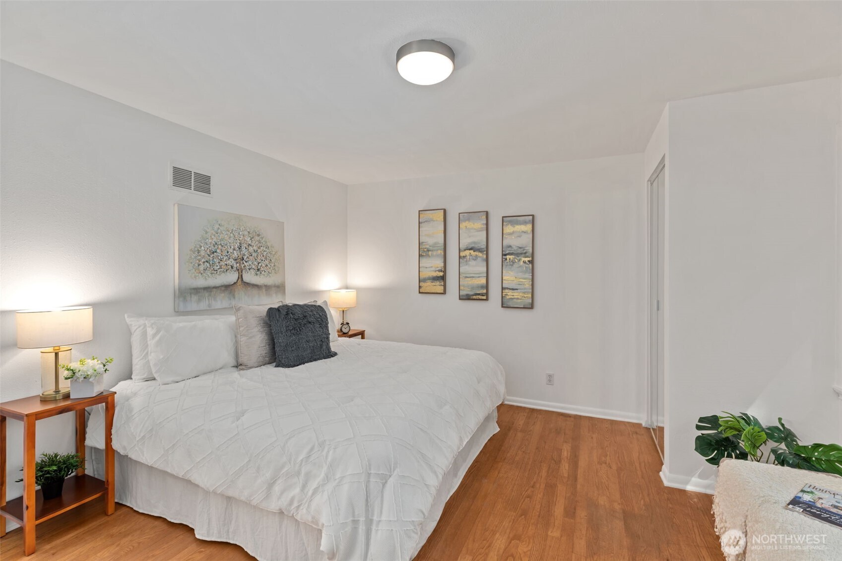 327 108 Avenue SE, Bellevue, WA 98004