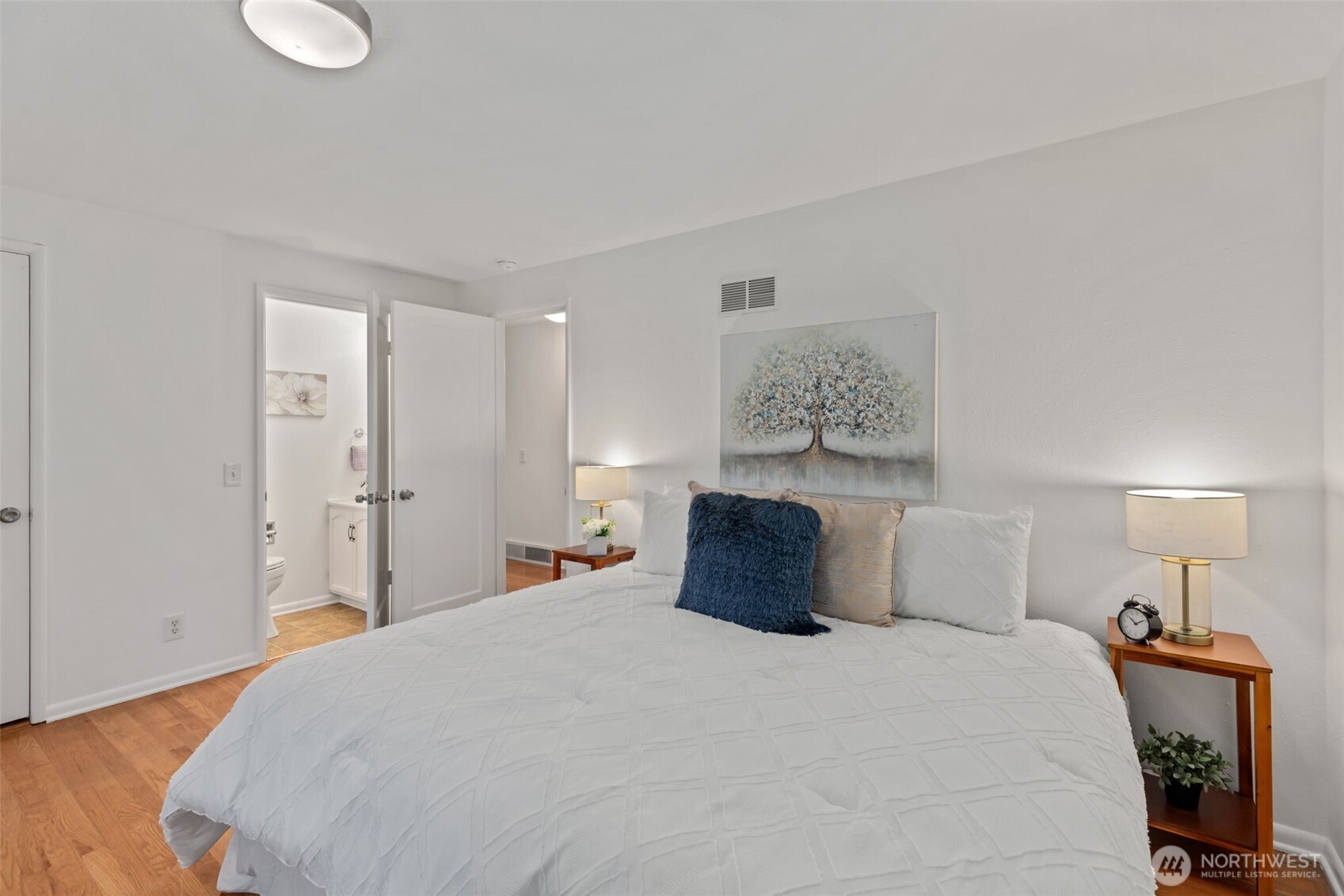 327 108 Avenue SE, Bellevue, WA 98004