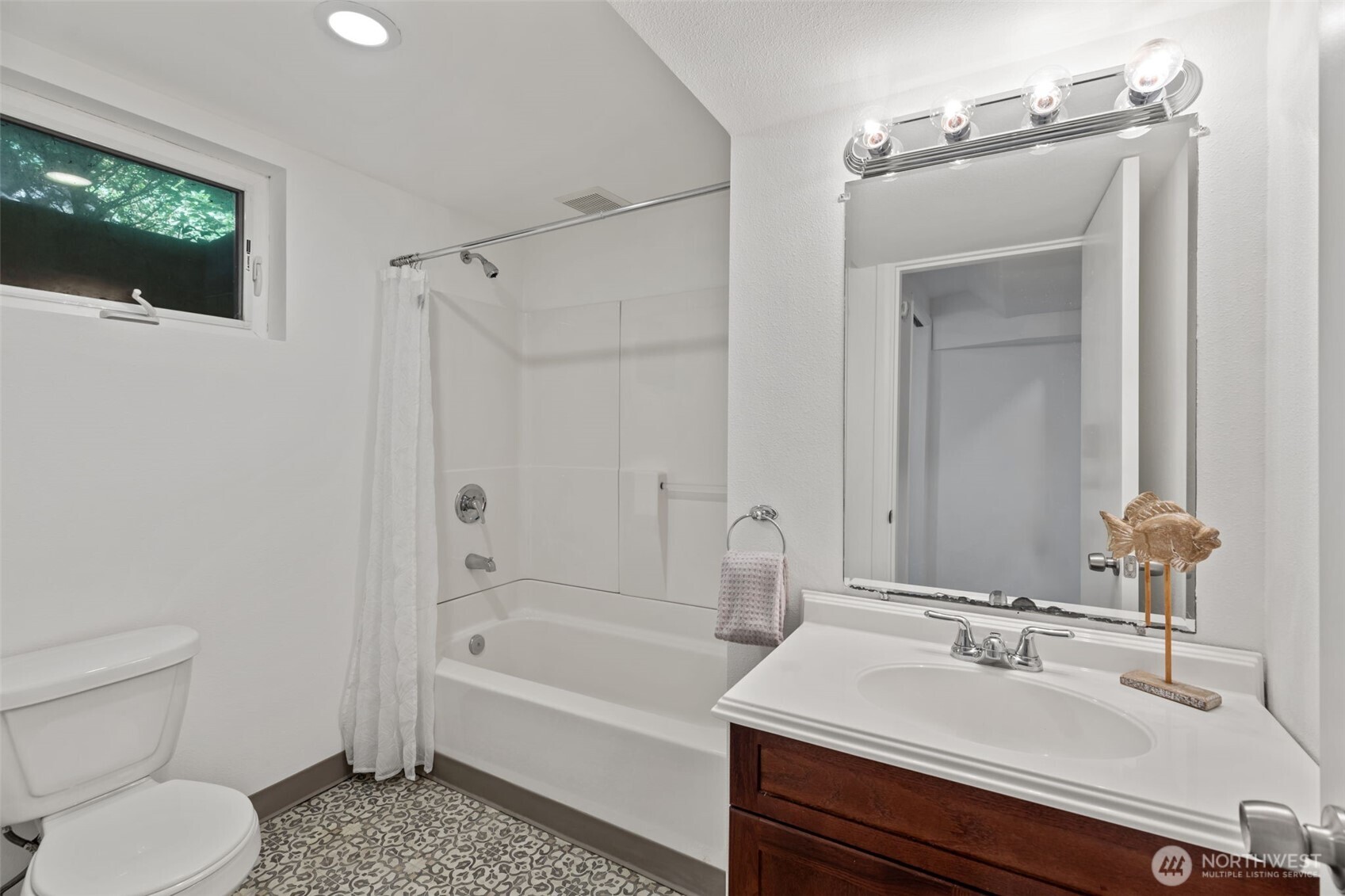 327 108 Avenue SE, Bellevue, WA 98004