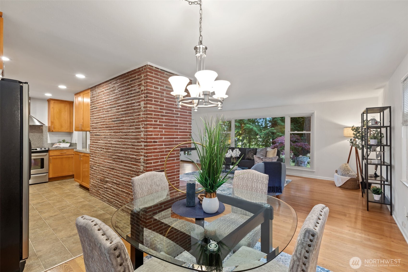 327 108 Avenue SE, Bellevue, WA 98004