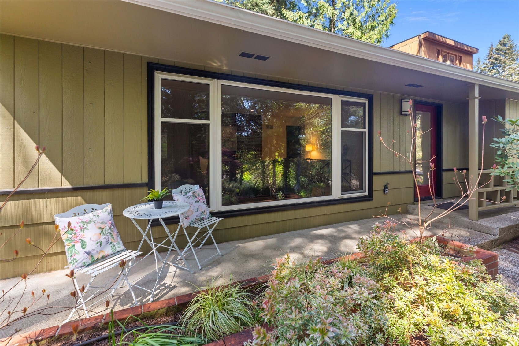 327 108 Avenue SE, Bellevue, WA 98004