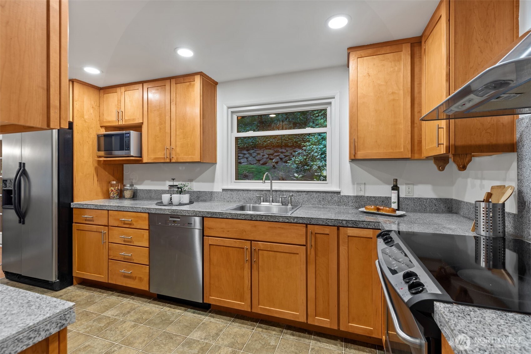 327 108 Avenue SE, Bellevue, WA 98004