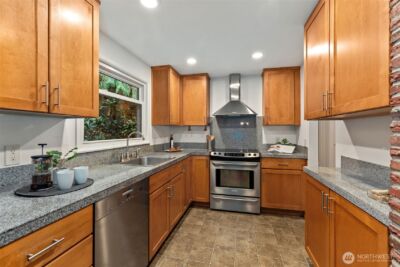 327 108 Avenue SE, Bellevue, WA 98004 - Photo 5