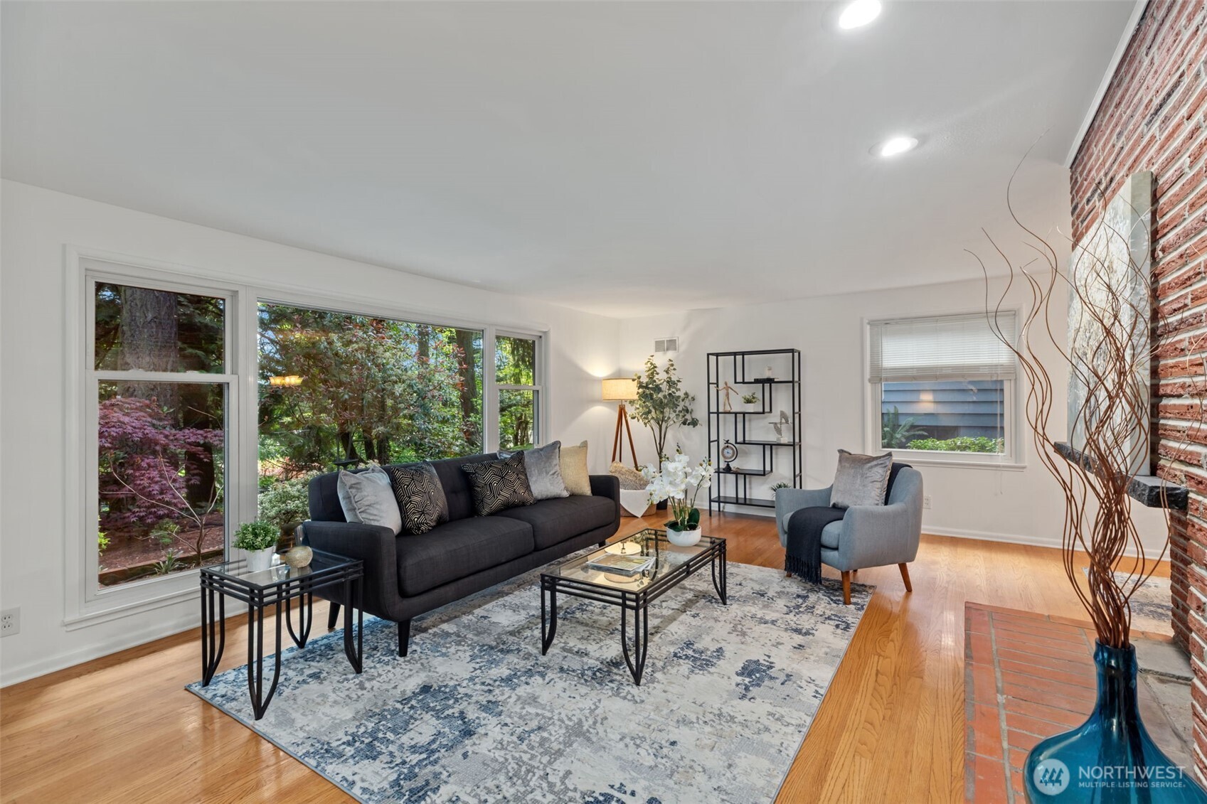 327 108 Avenue SE, Bellevue, WA 98004